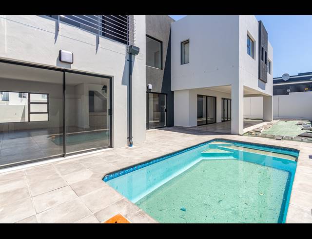 4 BEDROOM FREEHOLD FOR SALE IN PARKLANDS NORTH